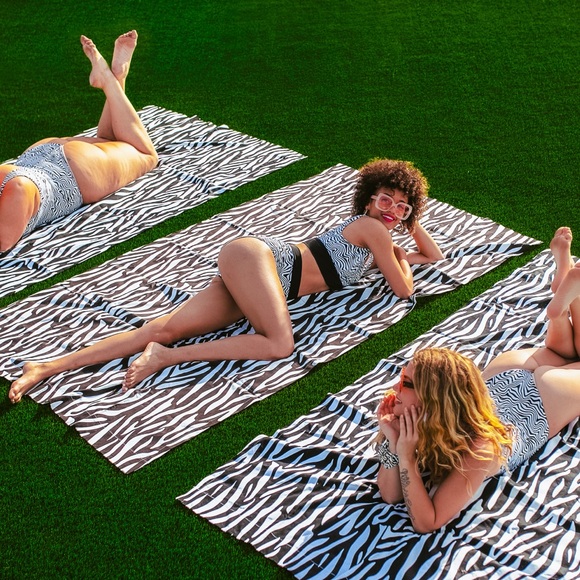 Halla halla sustainable swimwear set - Picture 3 of 11